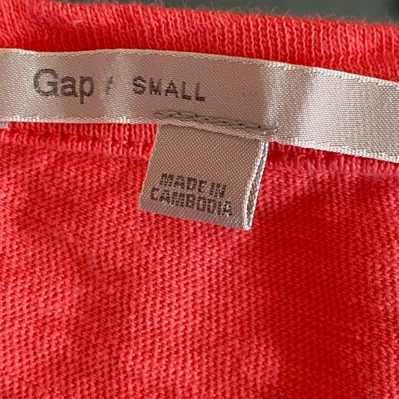 Gap V-Neck Long Sleeve - Picture 3 of 3